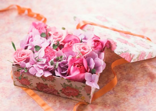 Подарочная коробка с цветами на свадьбу